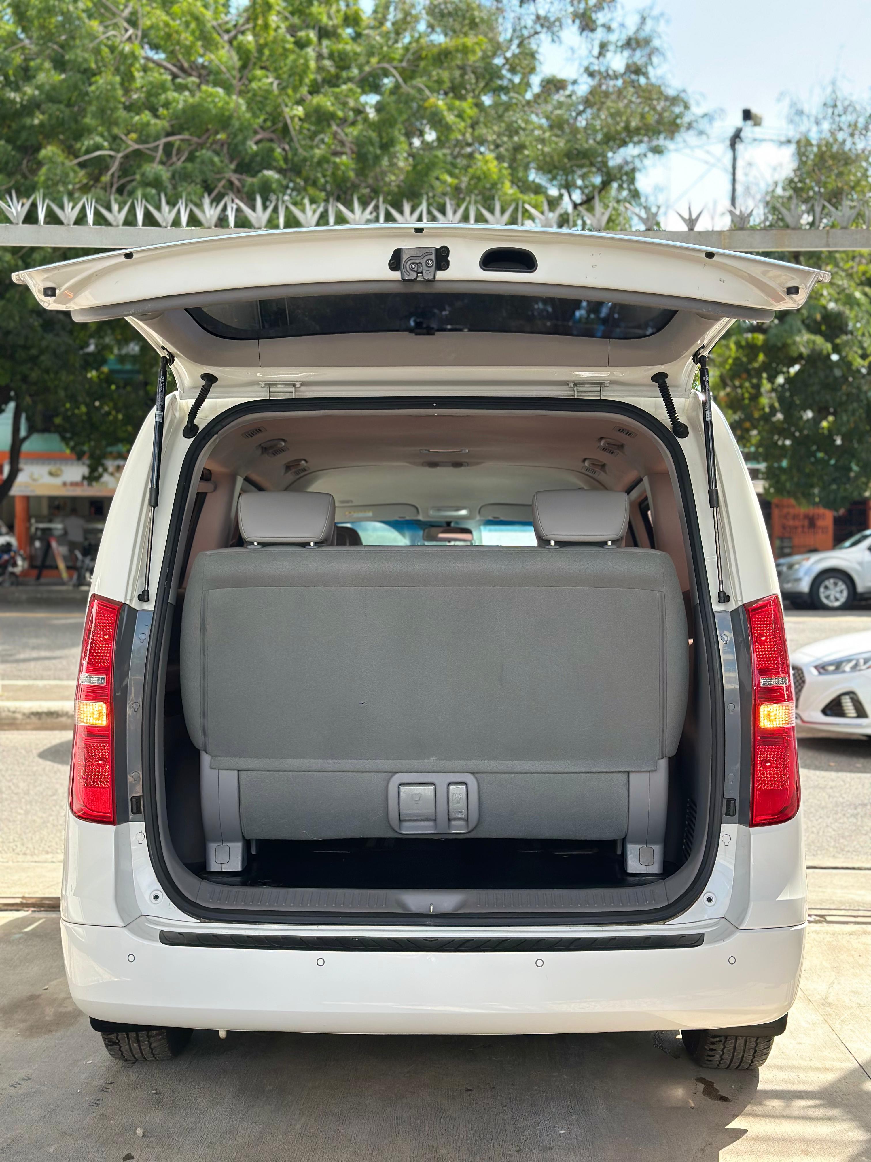 jeepetas y camionetas - 2019 HYUNDAI GRAND STAREX 12 PASAJEROS 8