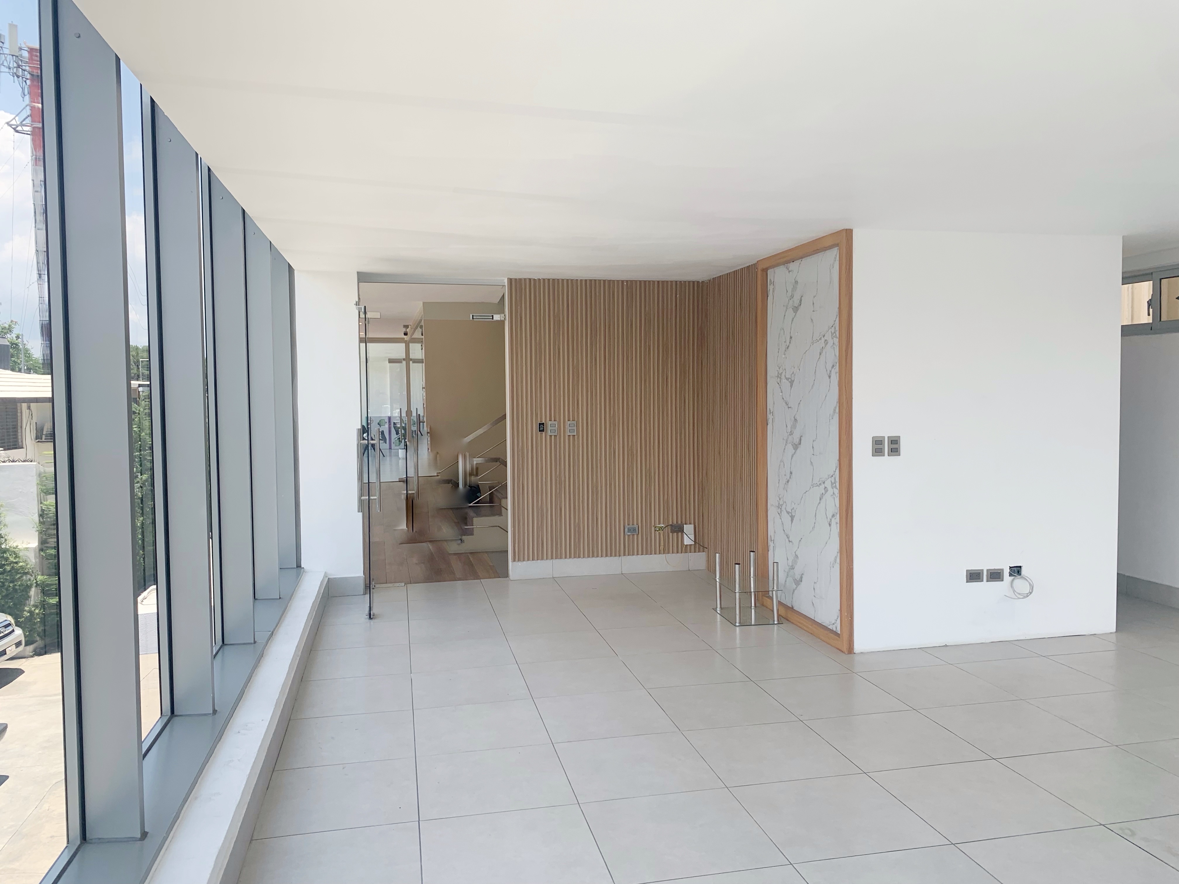 oficinas y locales comerciales - Local en los prados  2