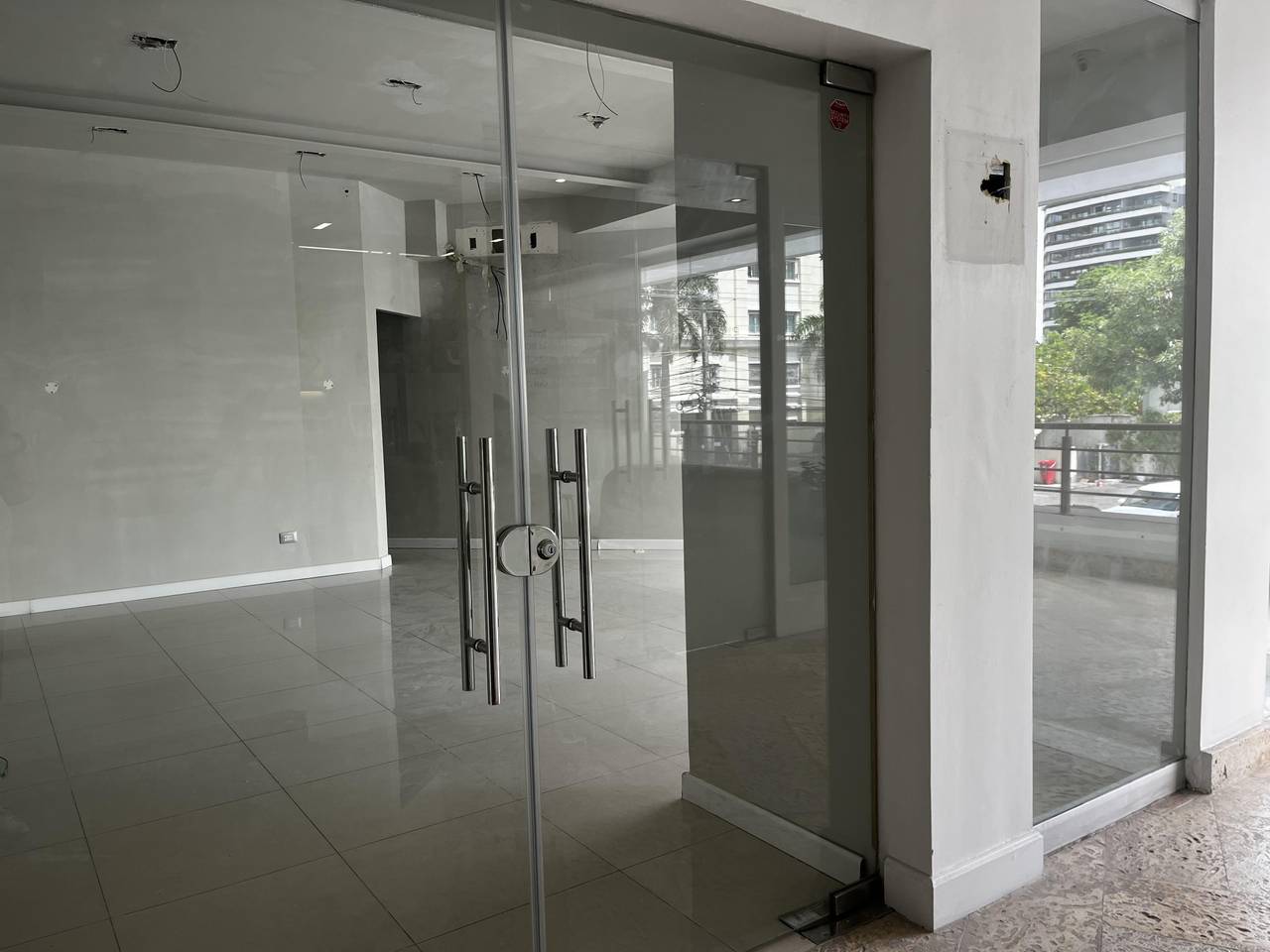 oficinas y locales comerciales - Local comercial en alquiler en Piantini  4