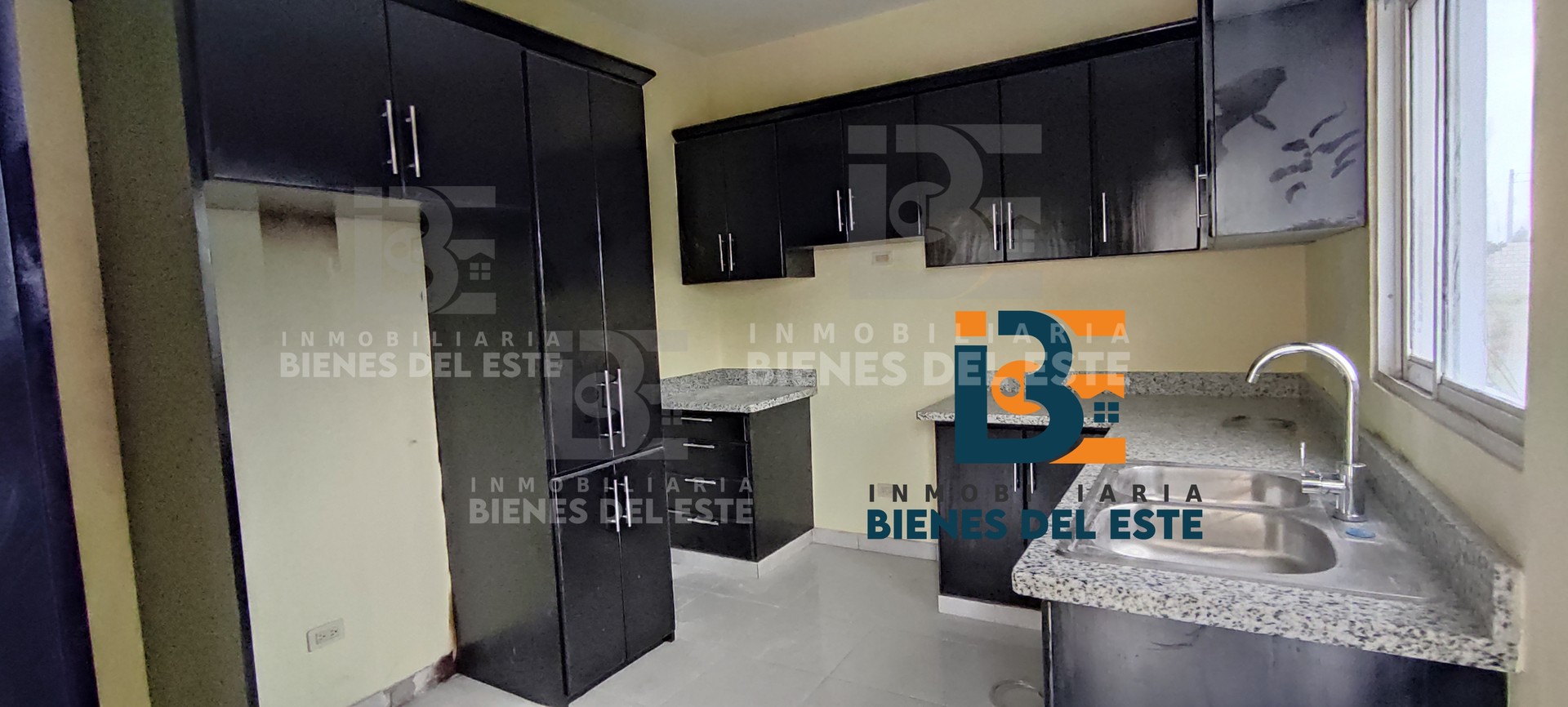 casas - Se Vende Esta Hermosa y Nueva Casa + Solar de Esquina en Residencial Naime  7