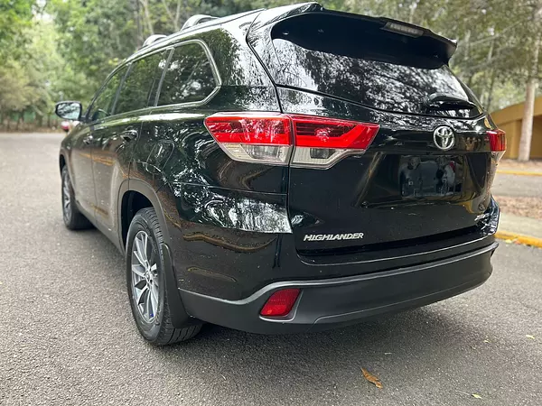 jeepetas y camionetas - Toyota higlander xle 2019 clean  3