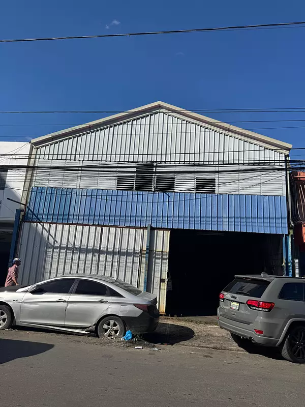 oficinas y locales comerciales - Vendo Nave industrial en Ensanche La Fe 1