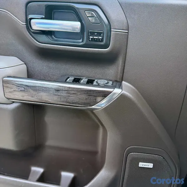 jeepetas y camionetas - CHEVROLET SILVERADO LTZ DURAMAX 4x4 2020 3