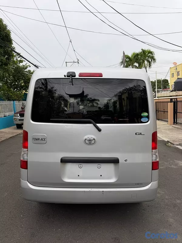 jeepetas y camionetas - Toyota Town Ace 2020 7