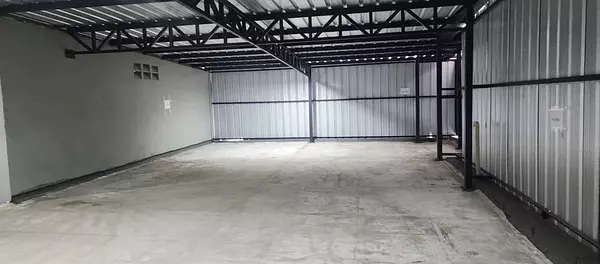 oficinas y locales comerciales - Venta propiedad comercial con almacen 4
