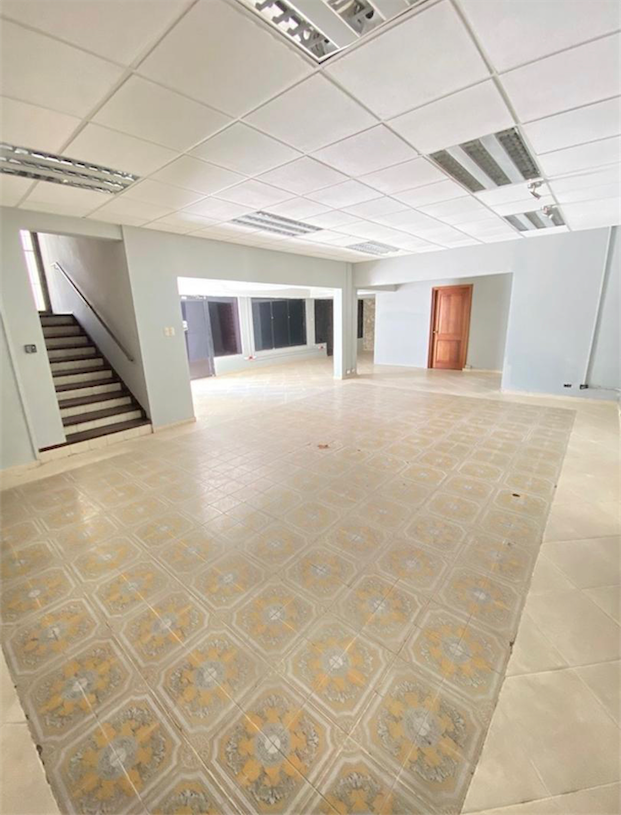oficinas y locales comerciales - Local amplio dos niveles 3