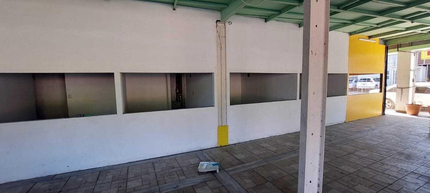 oficinas y locales comerciales - Local en alquiler #23-2064 baños, oficinas, puertas de vidrio, ideal para restau 4