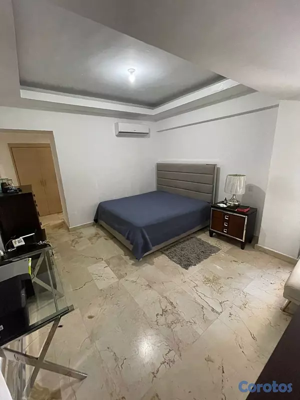 apartamentos - vendo Evaristo Morales piso 4 tres habitaciones con su baño 3 parqueos balcón  6