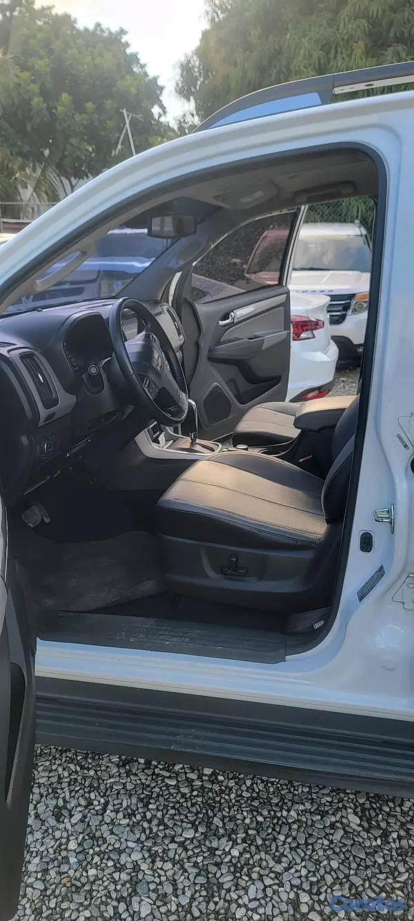 jeepetas y camionetas - CHEVROLET COLORADO D/C LTZ DIESEL 2024 7