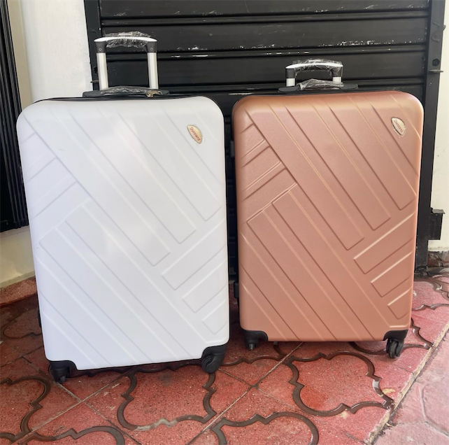 carteras y maletas - Maletas medianas plásticas. Nuevas. Ofertas  1