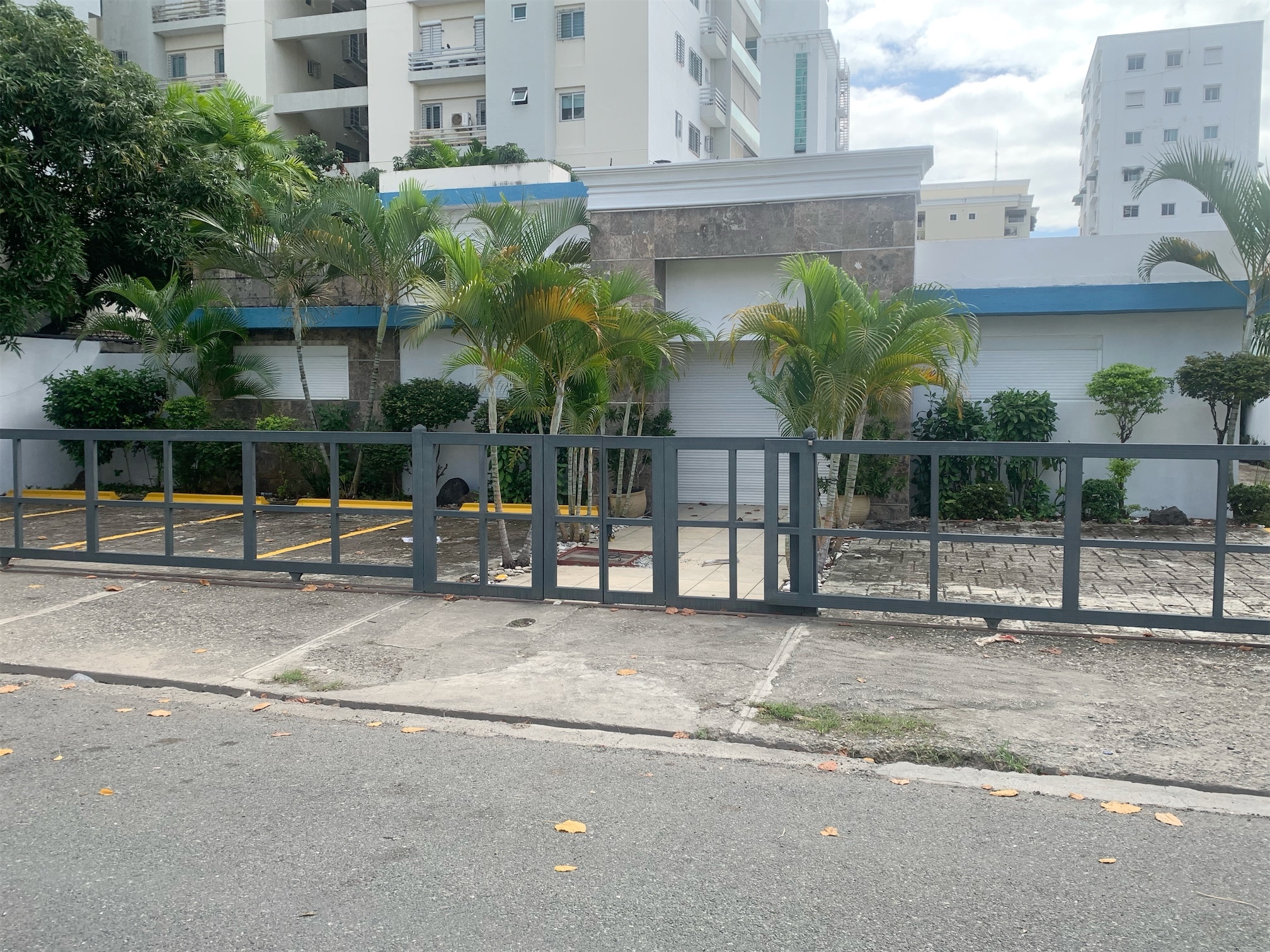 oficinas y locales comerciales - Amplio local en Naco 683 m 5