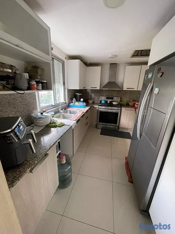 apartamentos - vendo Evaristo Morales piso 4 tres habitaciones con su baño 3 parqueos balcón  5