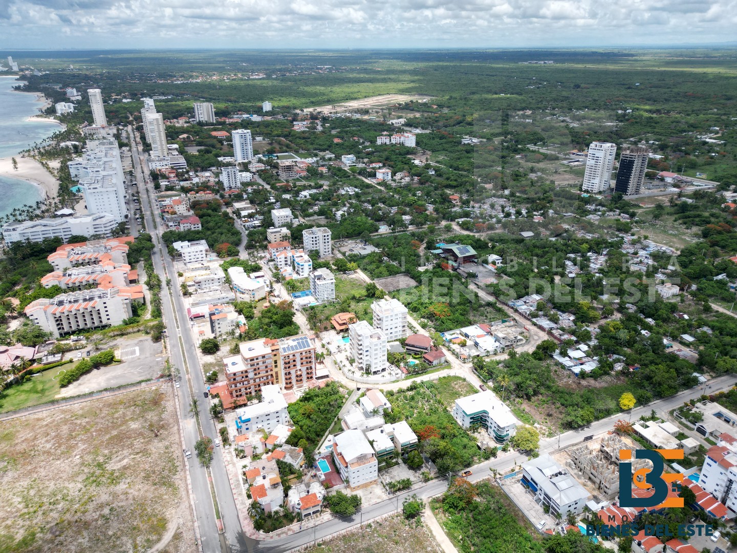 solares y terrenos - Solar  con 1,024 metros en el CENTRO DE JUAN DOLIO. a 80 metros  de la playa 7