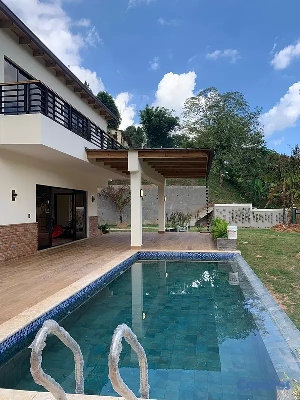 casas - Villa Exclusiva en La Colonia | Vive Rodeado de Na 7