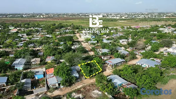 solares y terrenos - Se Vende solar de esquina con 143 metros.  📍En Sec 1