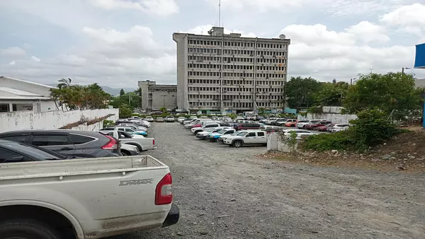 solares y terrenos - Terreno Comercial en Venta en Av. Juan P. Duarte – 2,558 m² 2