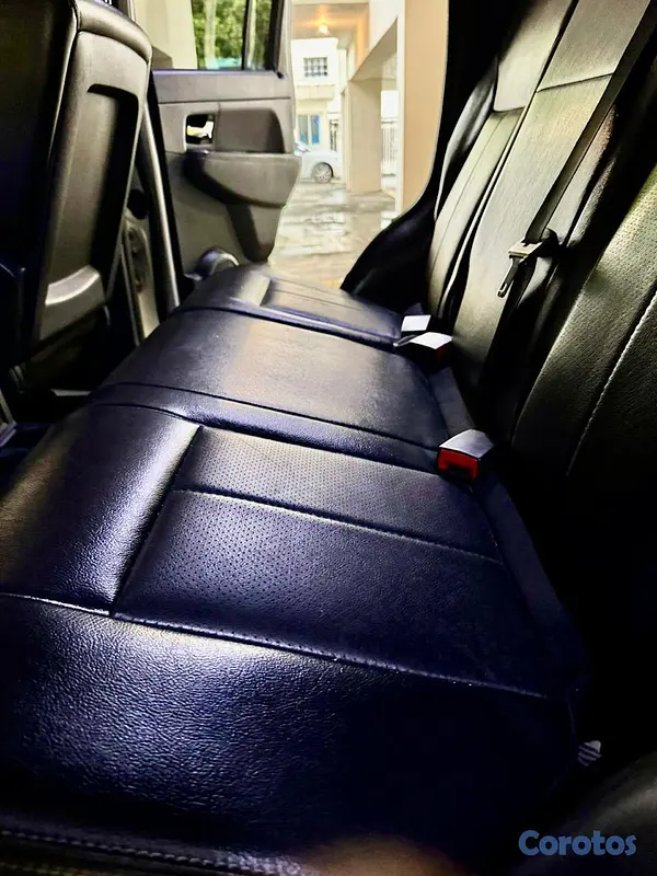 jeepetas y camionetas - Vendo Jepp Liverty  12