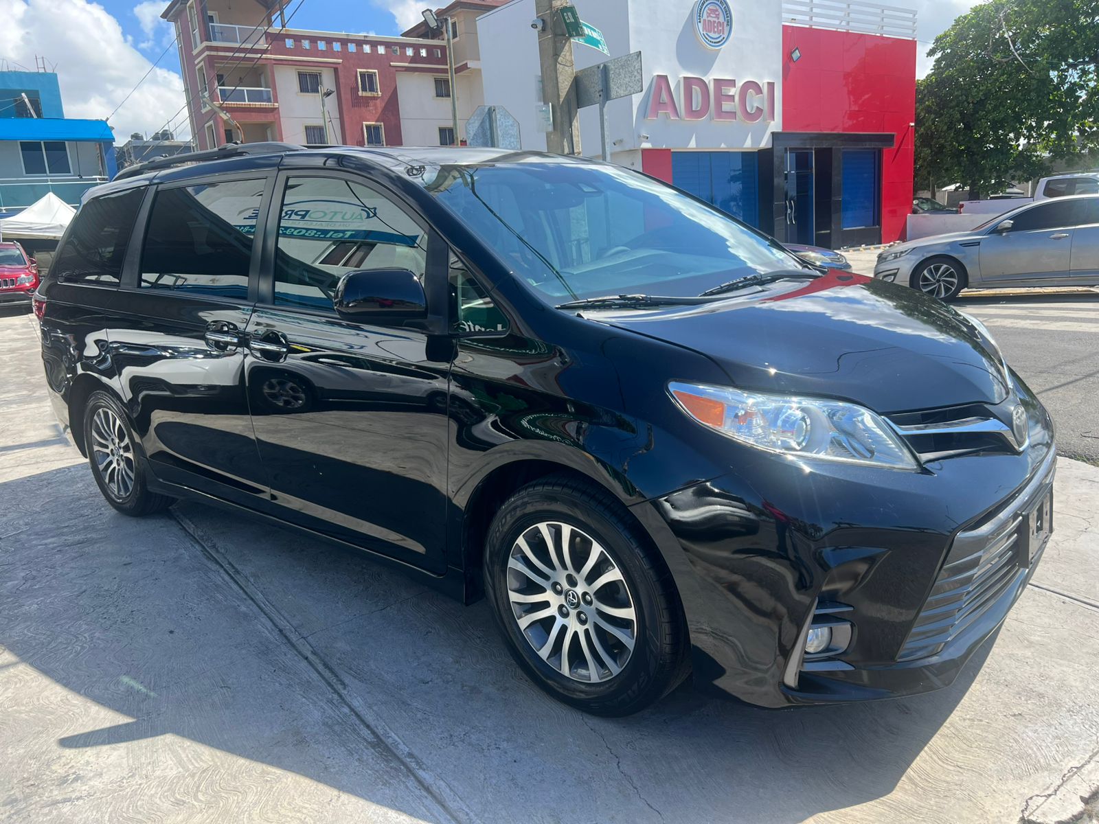 jeepetas y camionetas - Toyota Sienna XLE 2019 8