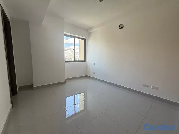apartamentos - vendo Evaristo morales piso 10 dos hab 2.5 baños dos parqueos balcón  7