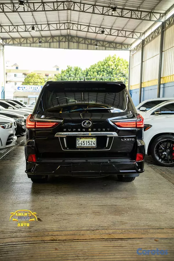 jeepetas y camionetas - Lexus LX570 2018 Clean Carfax 5