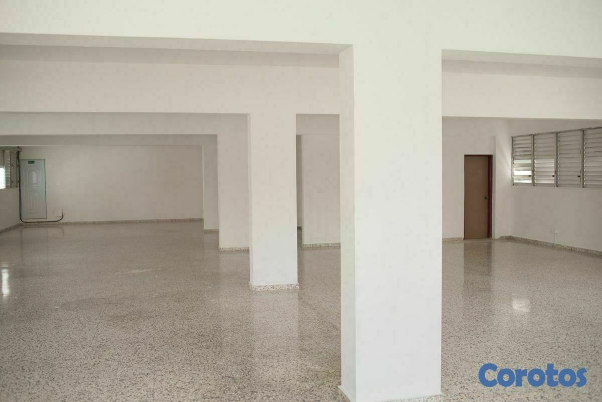 oficinas y locales comerciales - 2do Piso 250 MTS En La 27 Febrero Ens. Quisqueya 4