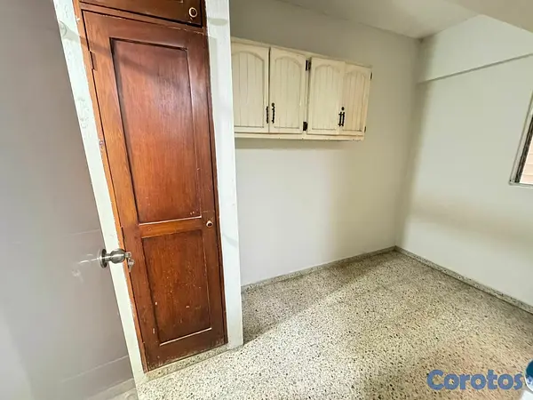 apartamentos - ALQUILO Amplio Apartamento Clásico con 205 m² en E 10