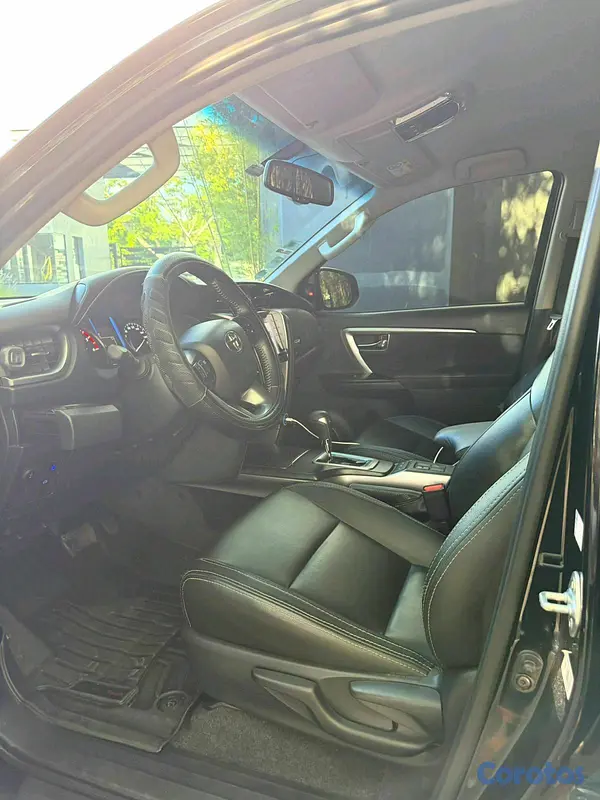 jeepetas y camionetas - Toyota fortuner 2022 4