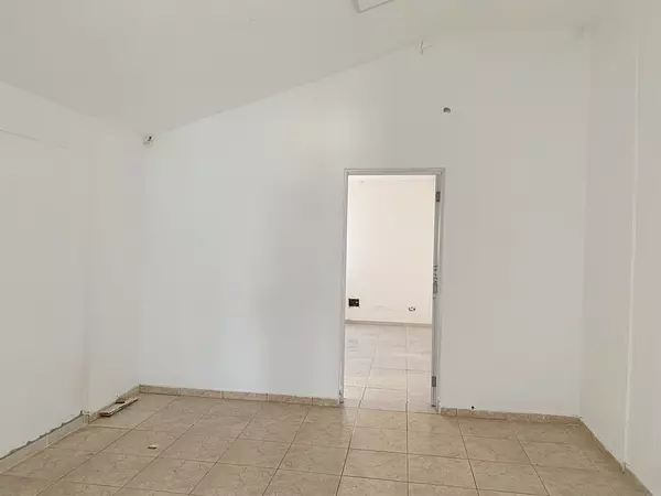 oficinas y locales comerciales - Local céntrico a pocos pasos de la Núñez 7