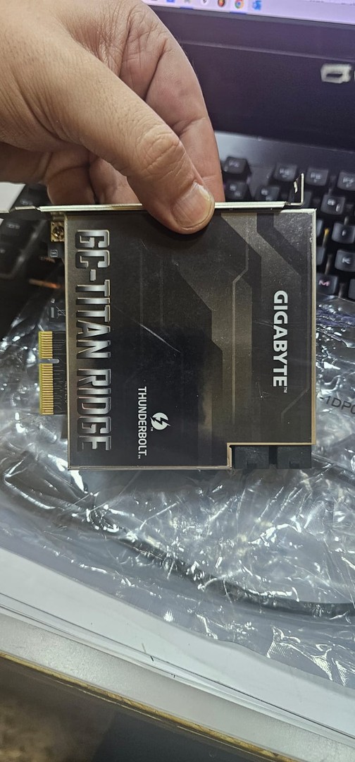 computadoras y laptops - Thunderbolt 3 Certified add-in card- GC-TITAN.
GYGABYTE
 1