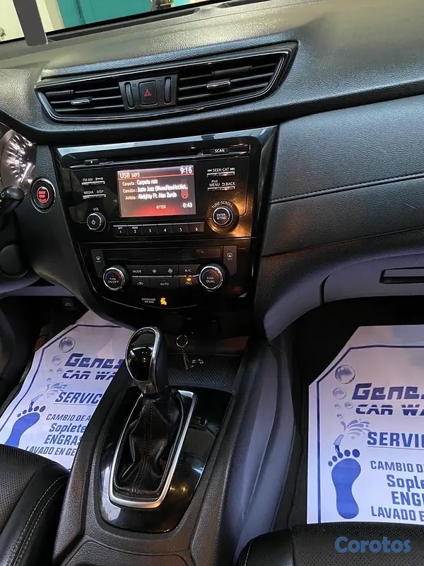 jeepetas y camionetas - Nissan ROGUÉ SV 2017 la más nueva 5