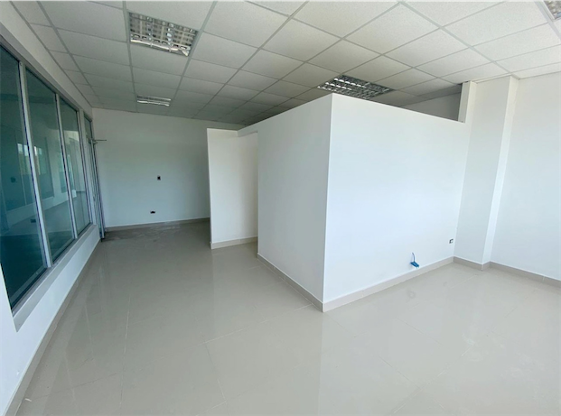 oficinas y locales comerciales - Local en los jardines 3