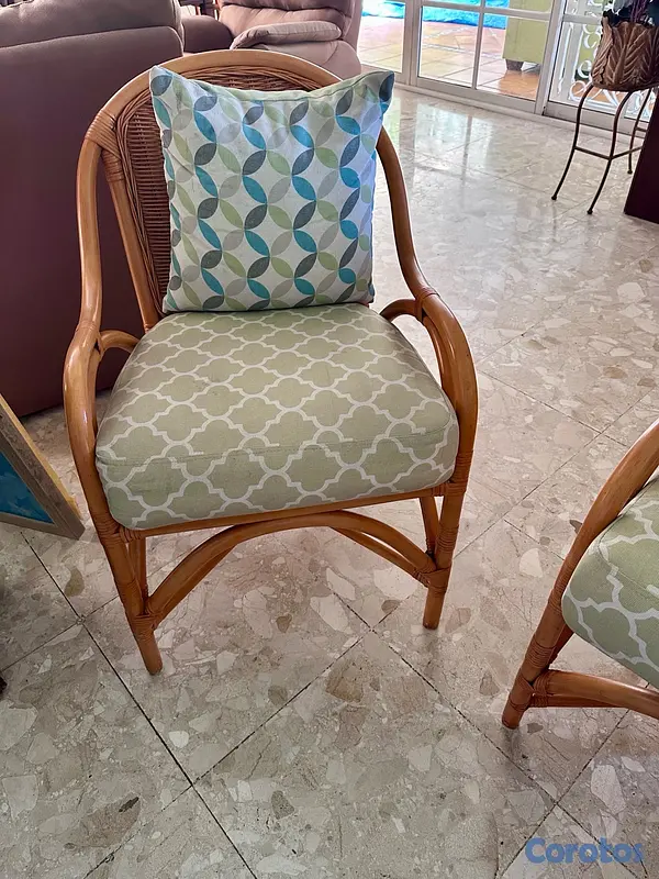 muebles y colchones - Vendo juego de muebles en mimbre/ratán — 4 piezas 2