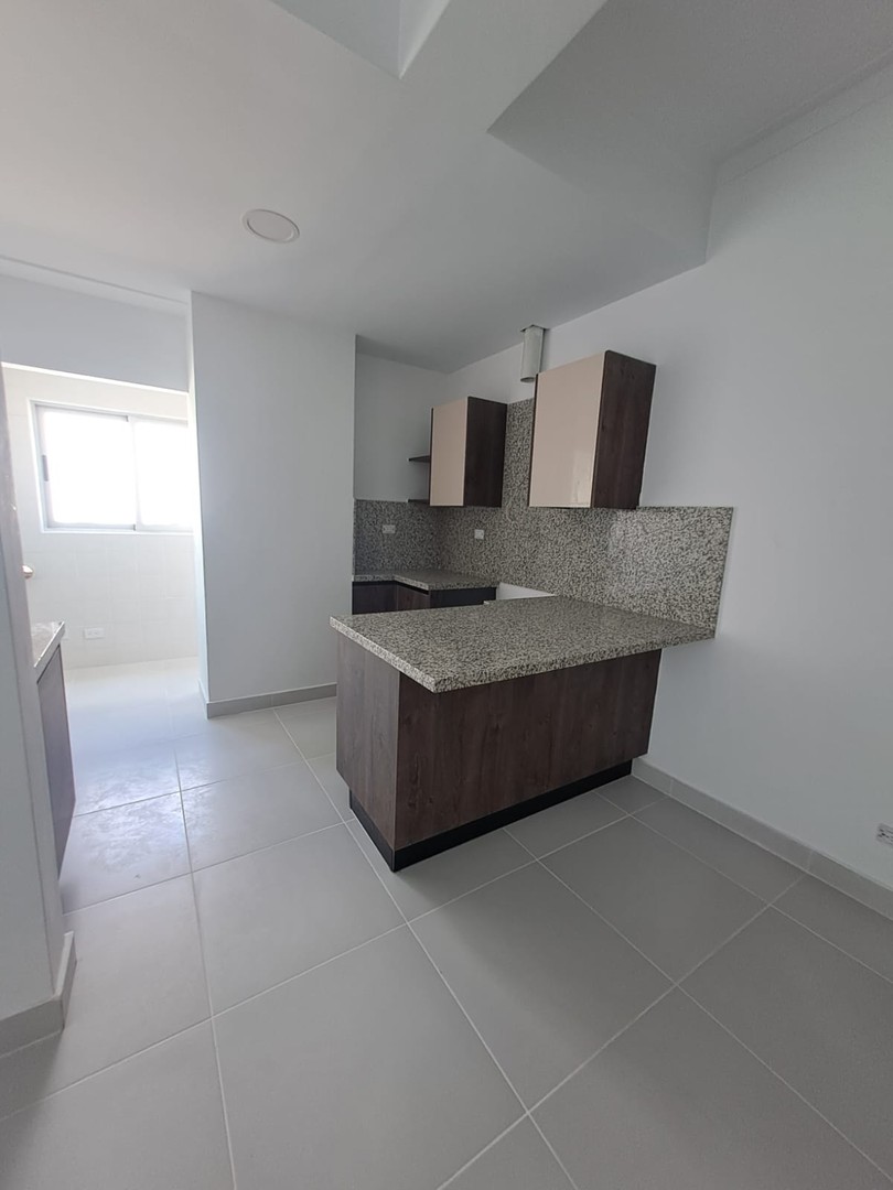 apartamentos - Apartamento Nuevo 5to  piso Evaristo  Morales 
 0