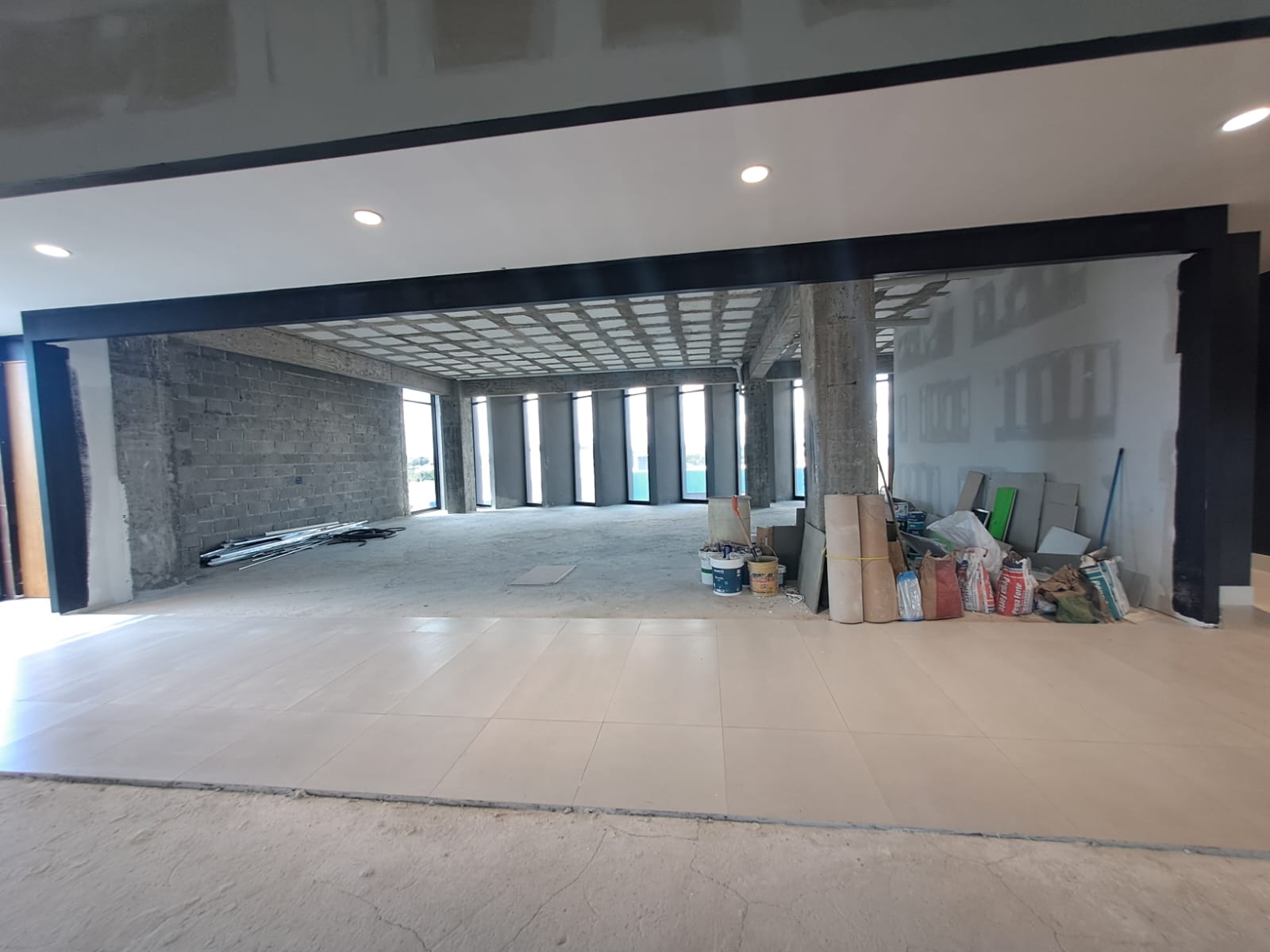 oficinas y locales comerciales - Alquilo Local  4to piso 116 mts en los prados  5
