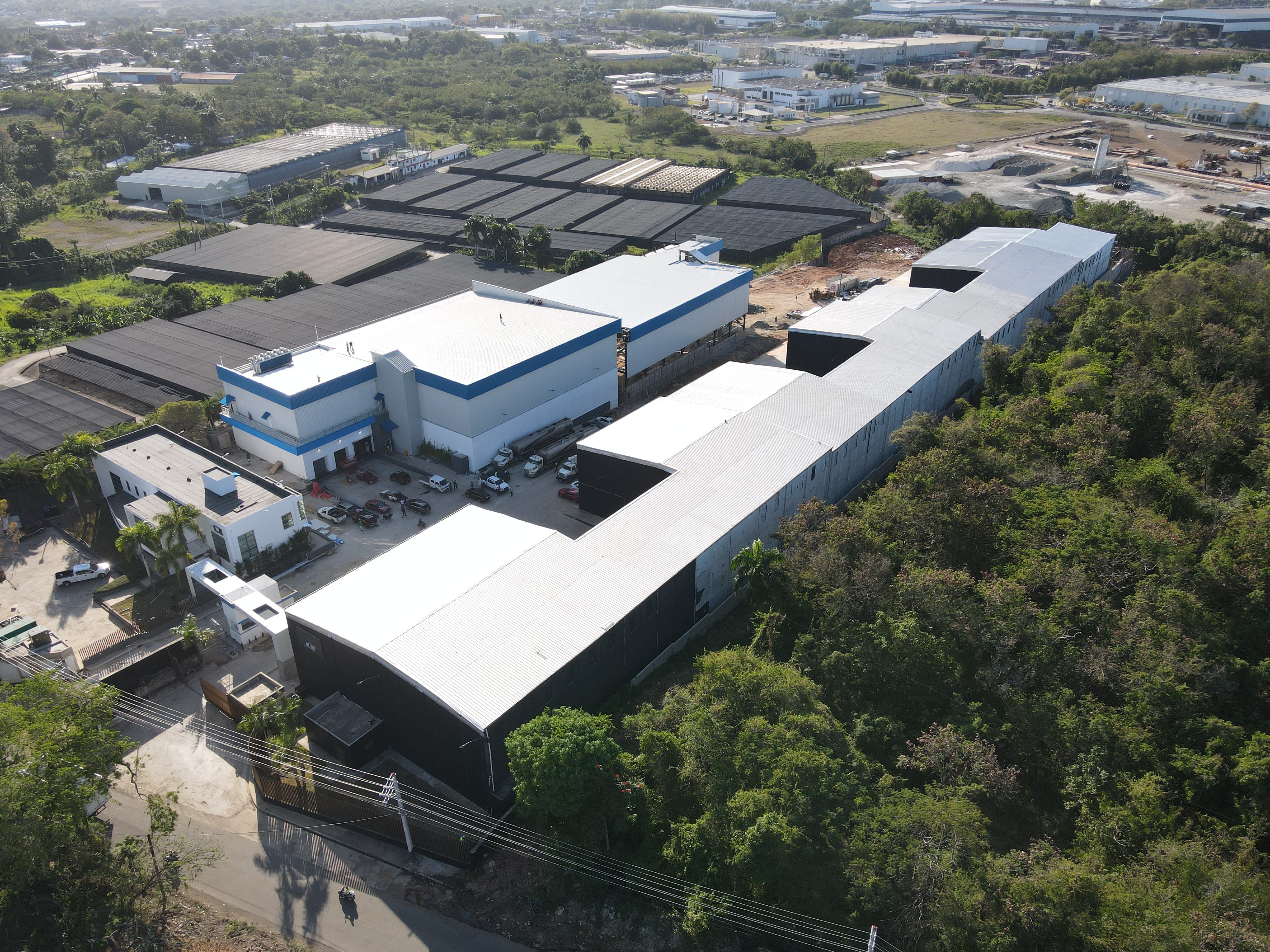 oficinas y locales comerciales - RENTO NAVE EN AUTOPISTA DUARTE KM 22