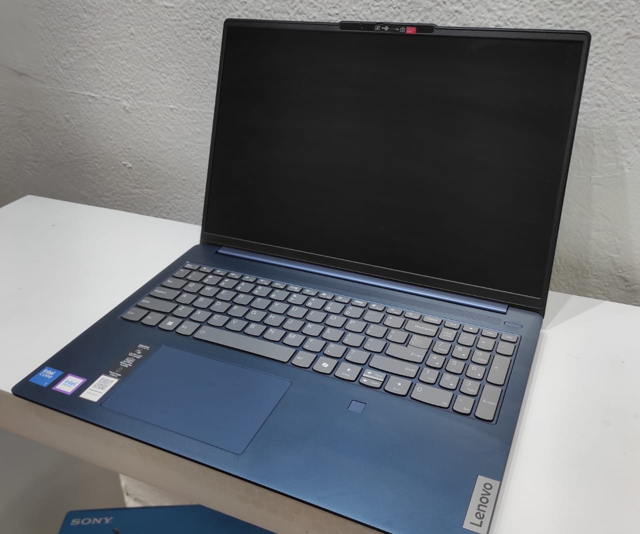 computadoras y laptops - Lenovo IdeaPad Slim 5 16" WUXGA Touch, Intel 7 Ultra, 16GB RAM, 1TB SSD, Nueva 4