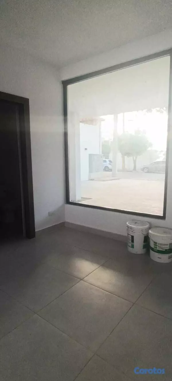 oficinas y locales comerciales - Local en primer nivel en La Julia 103m2 con Terraz 7
