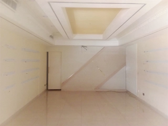 oficinas y locales comerciales - Local en Piantini 1200us  3