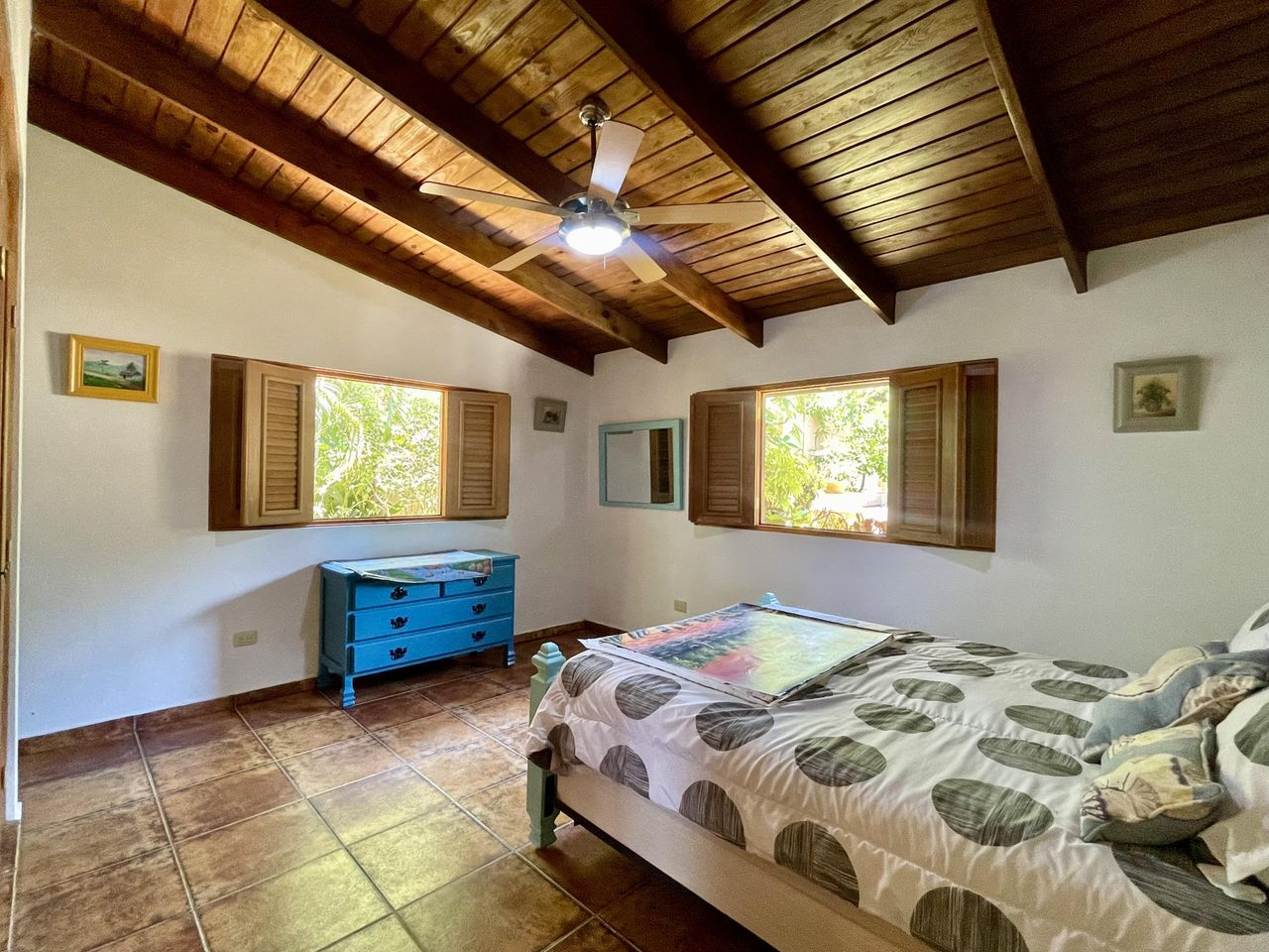 casas vacacionales y villas - Amplia villa con hermoso terreno en Jarabacoa. 4