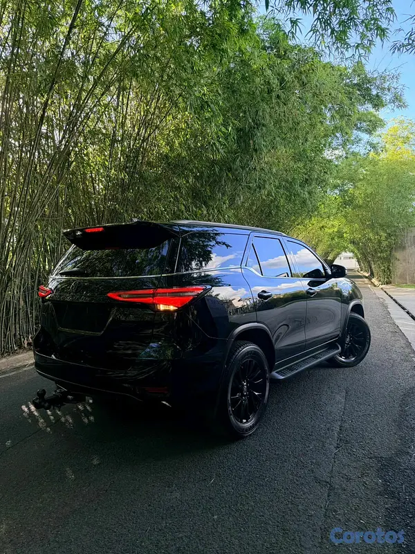 jeepetas y camionetas - Toyota fortuner 2022 5