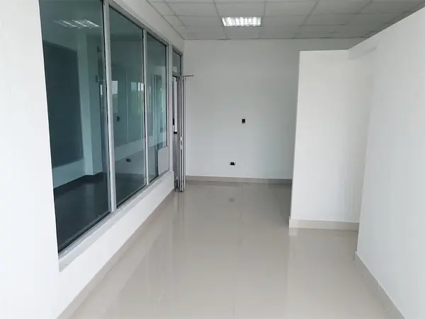 oficinas y locales comerciales - Local en los jardines 5