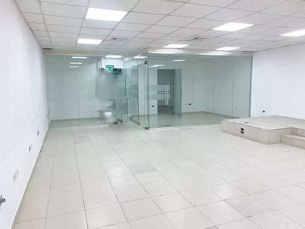 oficinas y locales comerciales - Local en Piantini 6