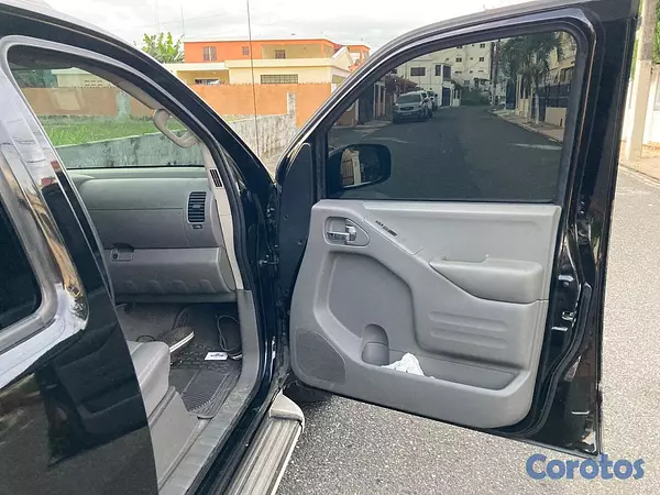 jeepetas y camionetas - Nissan Frontier SV 9