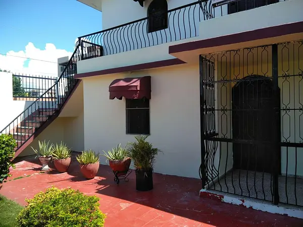 casas - VENDO Casa en Reparto Los Tres Ojos 5