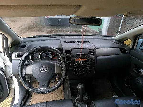carros - Nissan Tiida 2010 8