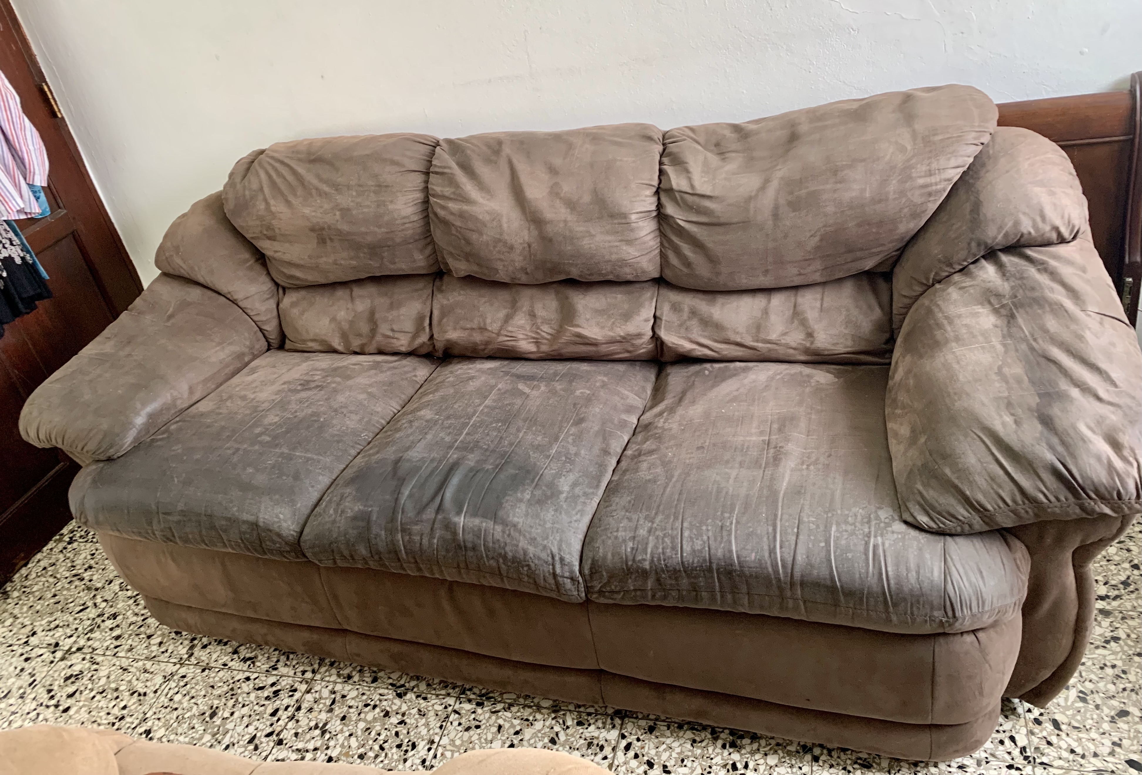 muebles y colchones - Sofá de 3 plaza, importado. 0
