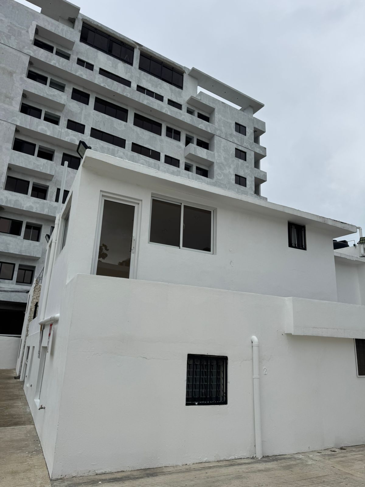 oficinas y locales comerciales - Alquilo local para Dealer  8