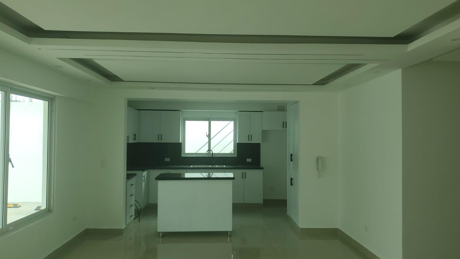 apartamentos - Primer Piso, terminado, grande y con patio, de lujo, Autopista de San Isidro 3