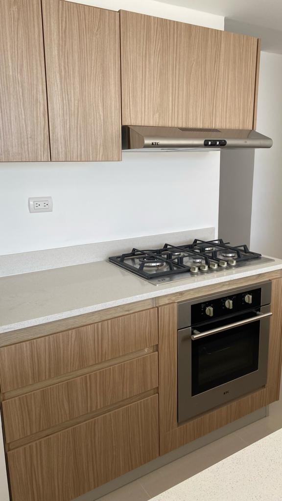 apartamentos - Apartamento con Piscina y Area de Niños en Ave. Hispanoamericana  6