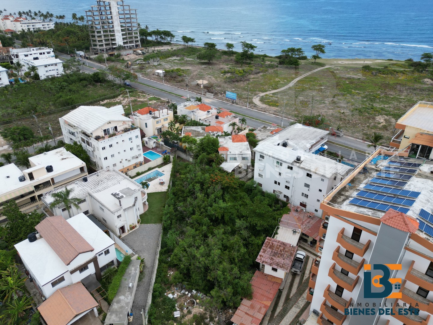 solares y terrenos - Solar  con 1,024 metros en el CENTRO DE JUAN DOLIO. a 80 metros  de la playa 6
